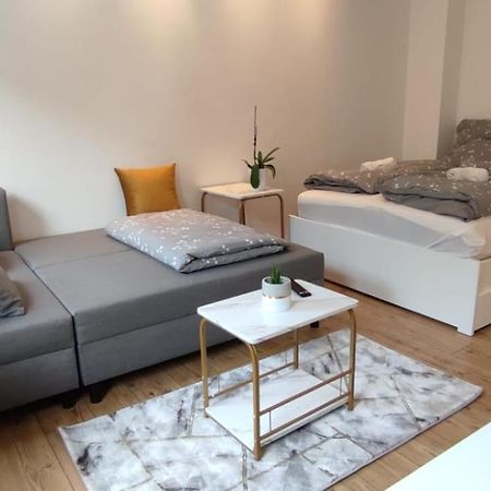 Privatzimmer-2 In Ruhiger Lage 9Min Von Hbh Nuremberg ภายนอก รูปภาพ
